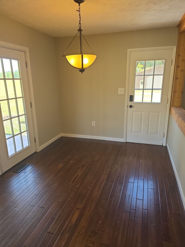 Photo - 139 Moore Rd