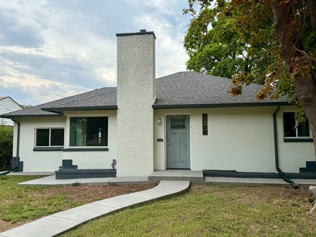 Building Photo - Beautifully remodeled mid-century modern h... Rental