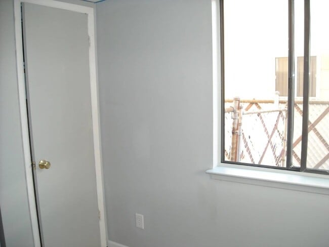61 Furness Pl