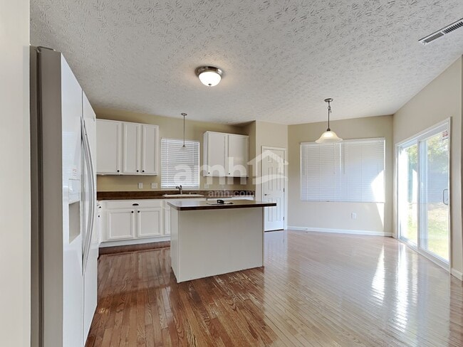 Photo - 9766 Soaring Breezes