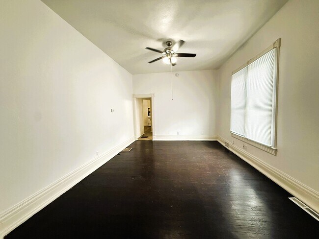 1912 N Wellington Pl Unit 1912 N Wellington Place
