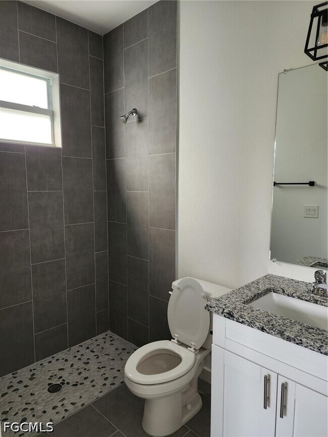 Photo - 2431 Lola Ave S