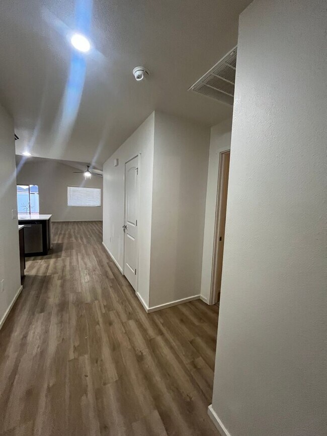 Photo - 1107 E La Brea Ave