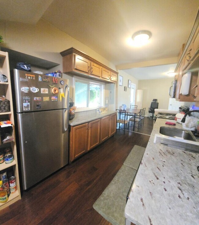 Photo - 3Bdrm Affordable, Quiet and Washer-Dryer I...