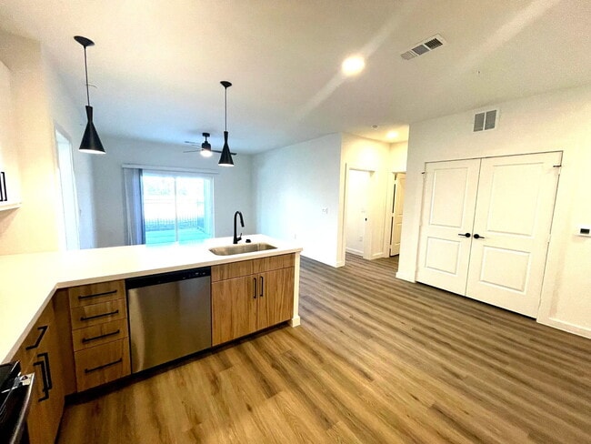 Building Photo - 701 Saginaw Sq Blvd Unit 02216