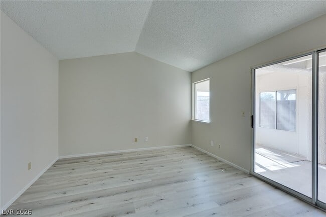 Photo - 582 Searchlight Dr