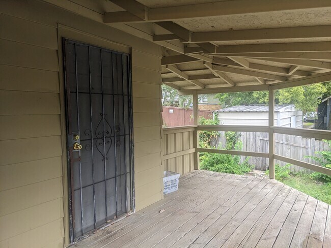 Photo - 3315 W Markham St