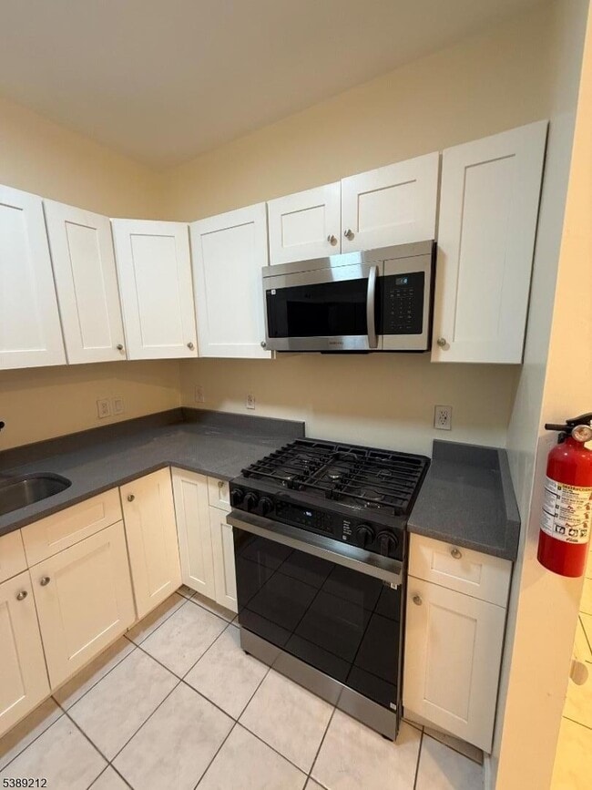 Photo - 1878 Springfield Ave Apartamento Unidad 2B