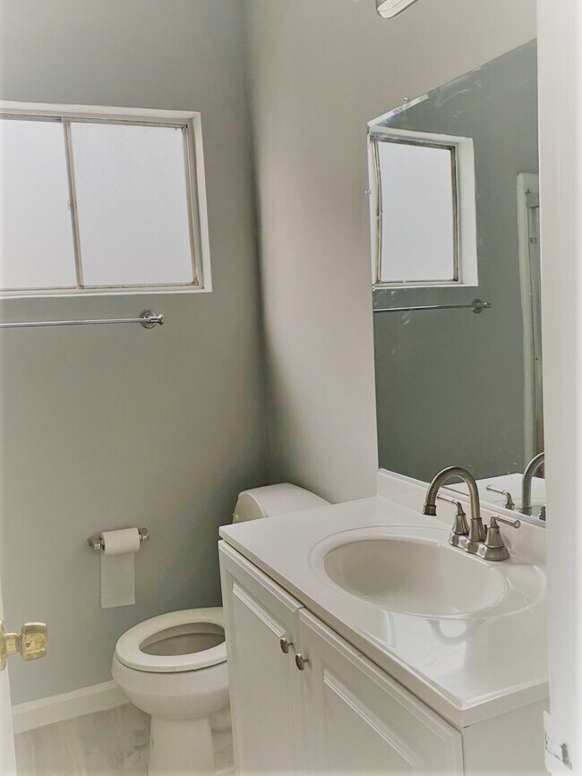 1448 Butler Ave Unit Upper