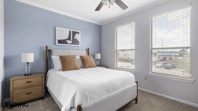 Photo - 14807 Woodland Hills Dr Unidad 6202
