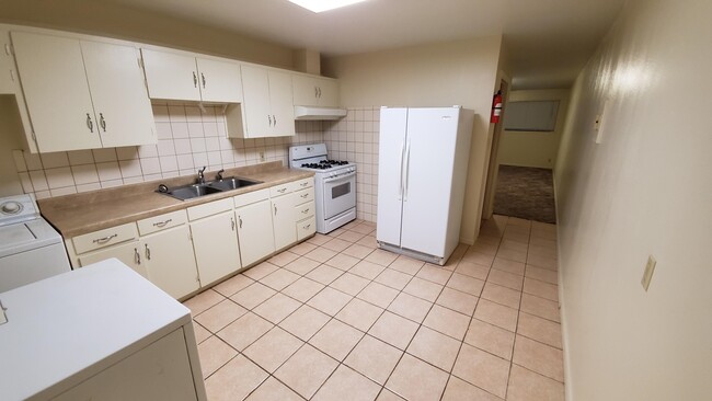 Photo - Monroe Street Apts Unit 4