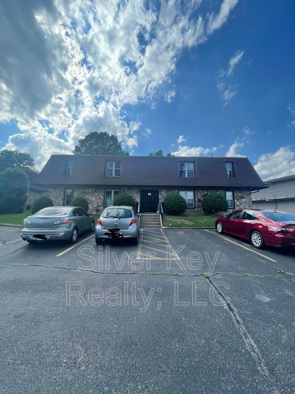 Building Photo - 114 Old Athens Pike Unit 2F Rental