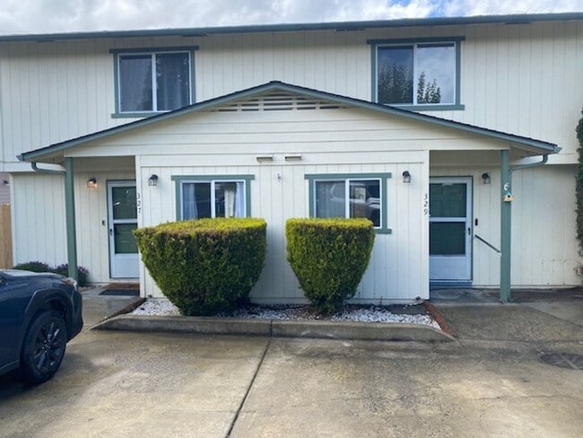 Photo - East Medford - 3 bed 1.5 bathroom 2 story duplex