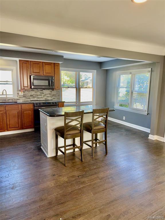 Photo - 2729 Kipling Ave