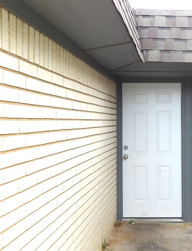 Building Photo - 6701 SW Beta Ave