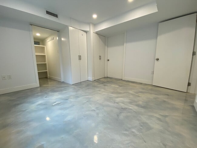 Photo - 10 Gloucester Ave Unit B