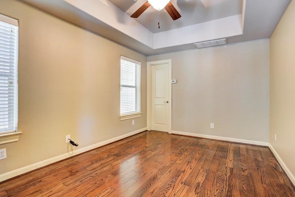 Photo - 923 Birdsall St