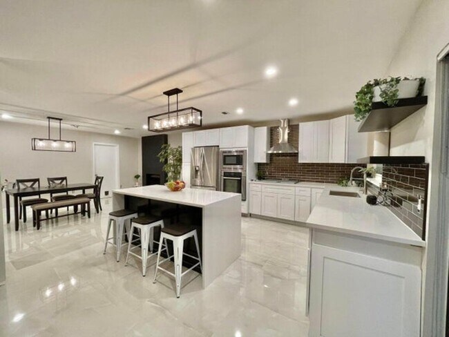 Photo - 1799 Shower Tree Way