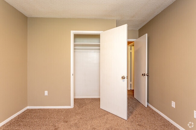 2BR, 2BA - 1,006SF