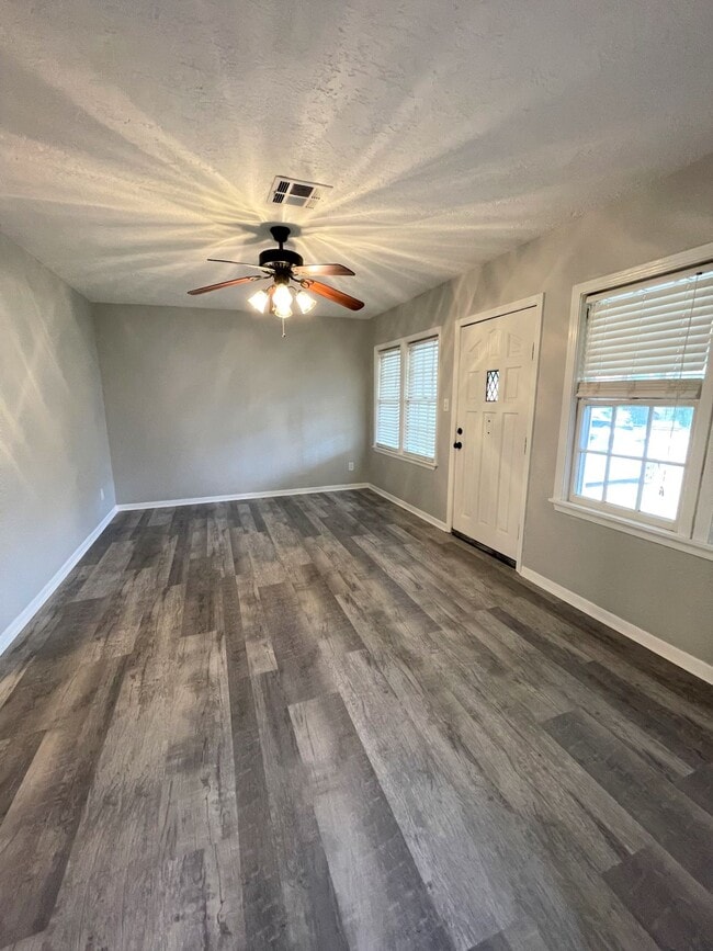 Photo - 1108 NW Maple Ave