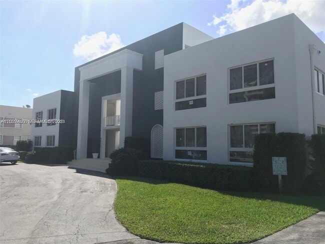 Building Photo - 9920 Collins Ave Unit 1