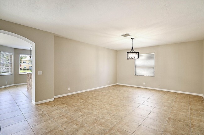 Photo - 122 Kensington Way