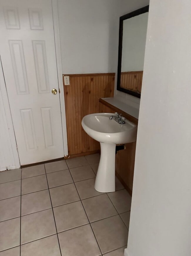 Photo - 3-Bedroom 2-Bath Home w/ Screened in Porch in Niceville