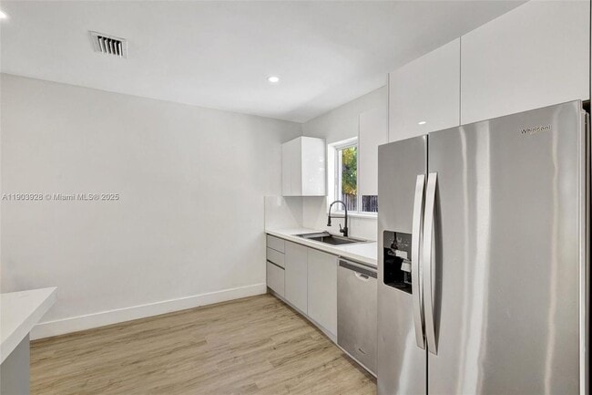 Photo - 843 SW 20th St