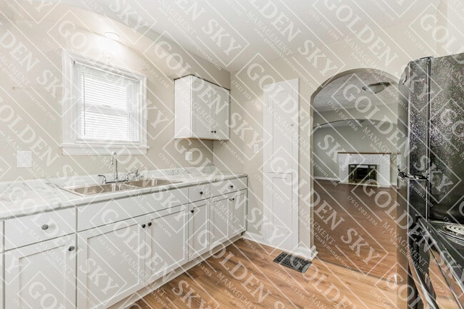 Photo - 206 W 13th St