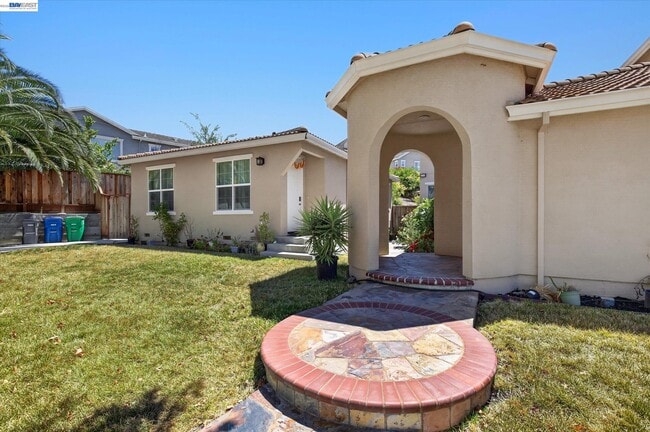 Photo - 1132 Chancery Way