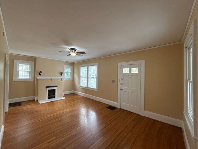 Photo - Elizabeth - T.R. Lawing Realty, Inc
