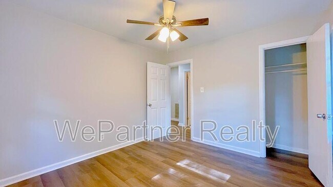 Photo - 2744 Fairlane Dr SE