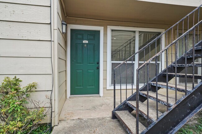 Photo - 8100 Creekbend Dr
