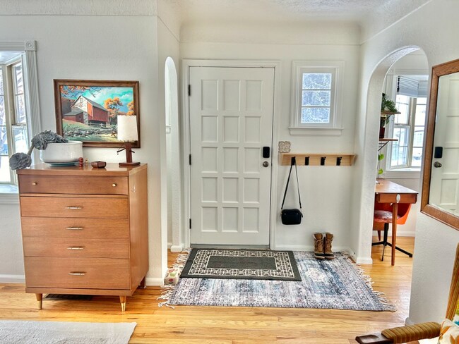 Photo - 1237 Yale Ave Unidad upper