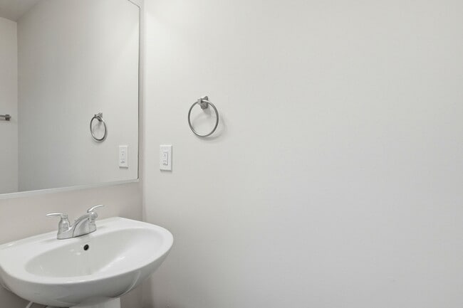 Photo - 300 Camillia Pl