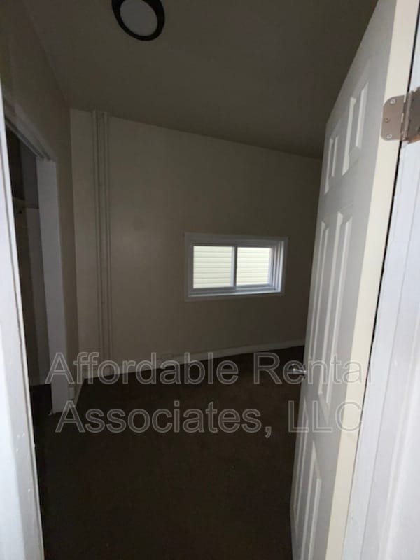 Building Photo - 505 W Maple St Unit Lower Rear