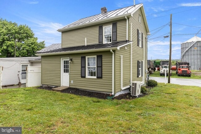 Photo - 143 N Water St