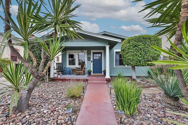Charming 2 Bedroom, 2 Bath Craftsman Home - Charming 2 Bedroom, 2 Bath Craftsman Home