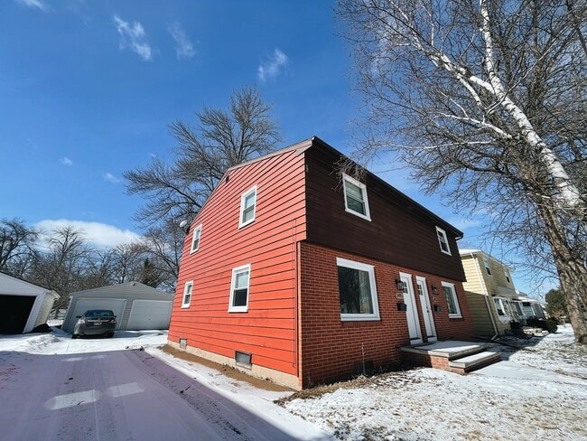 Photo - 2415 S Lawe St
