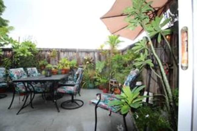 Building Photo - 724 NE 23rd Dr Unit 1