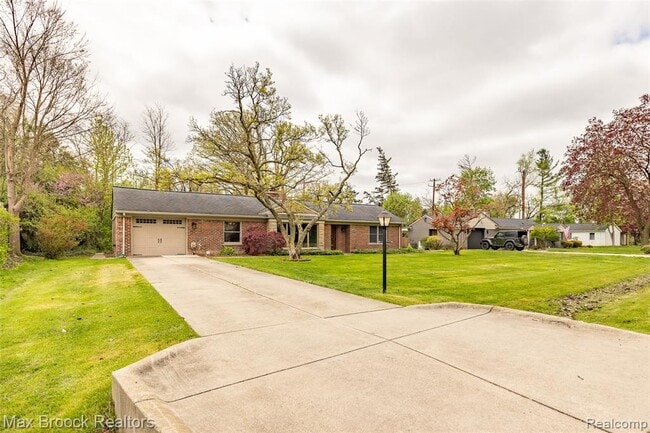 Photo - 16239 Madoline St