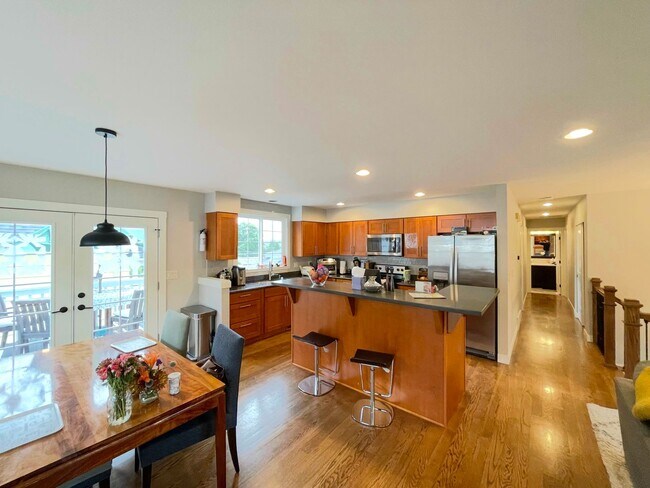 Photo - Spacious Corner-Lot Home 4 bed 3 bath – Green Lake, Seattle, WA