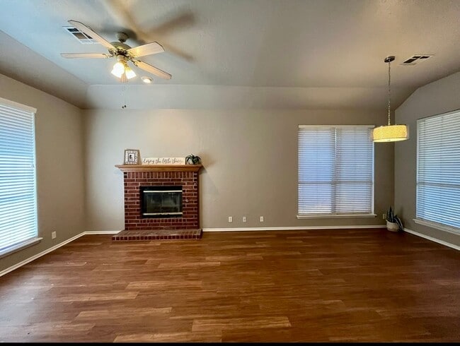 Photo - Lovely Home in North Yukon