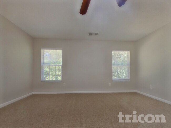 Photo - 401 Silver Spring St