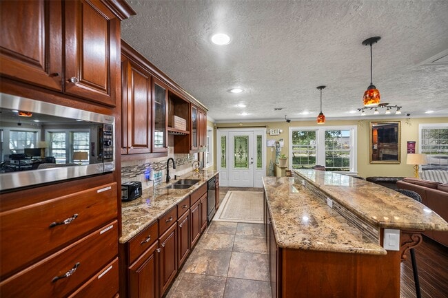 Photo - 18718 Vickers Rd