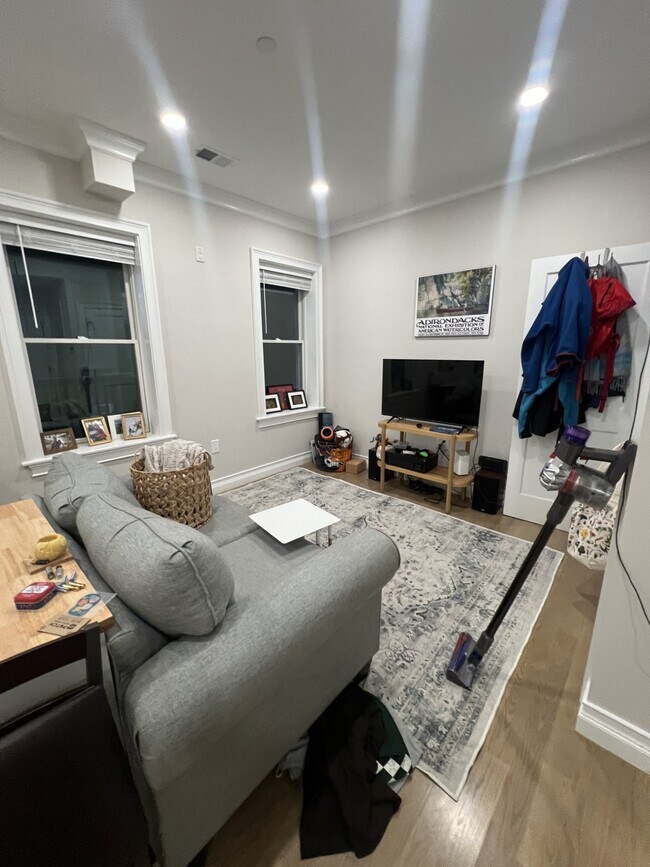 18 Mount Hood Rd