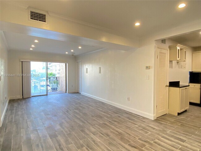 Photo - 17051 NE 35th Ave Unit 208