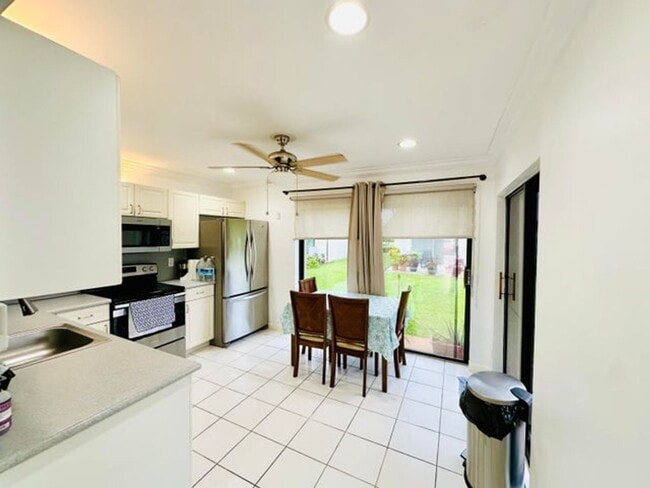 Building Photo - 5077 Forsythia St
