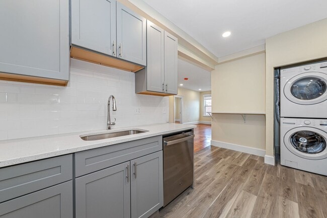 Photo - No Brokers Fee, In-Unit Washer and Dryer Recently Renovated