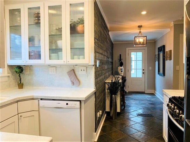 Photo - Large bright and clean Brookside home